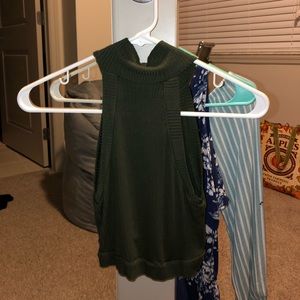 Dark green turtle neck crop top
